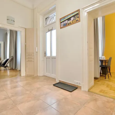 Standard By Hi5 - St. King Street 16. Budapesta